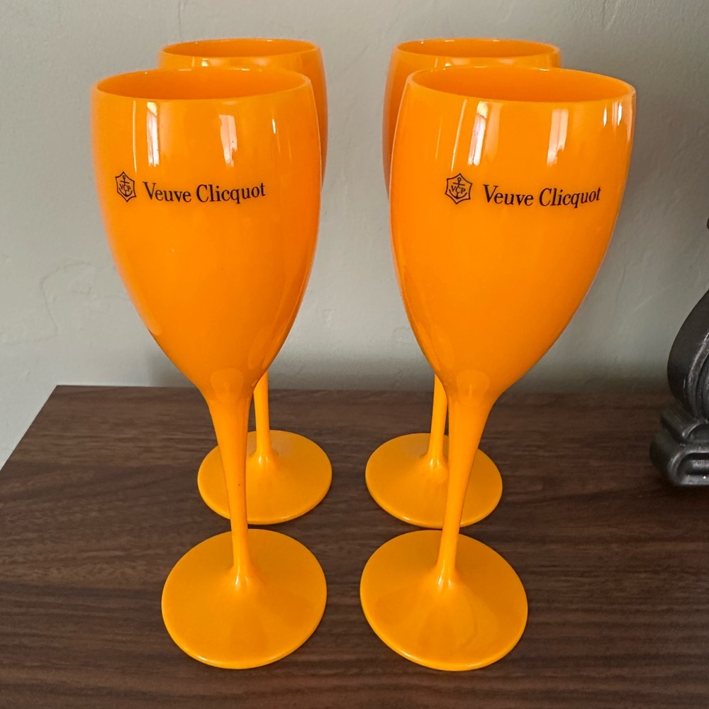 Veuve Clicquot Orange Champagne Flutes